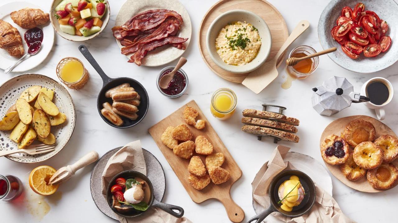 The Star Grand Hotel And Residences Sydney Buitenkant foto A selection of breakfast items