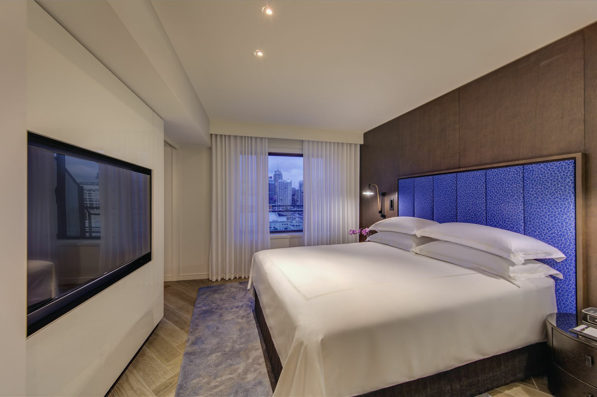 The Star Grand Hotel And Residences Sydney Buitenkant foto A bedroom at the hotel